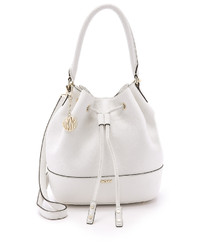 Белая кожаная сумка-мешок от DKNY