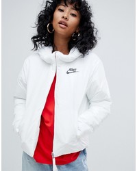 Женская белая куртка-пуховик от Nike