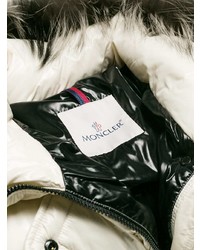 Женская белая куртка-пуховик от Moncler