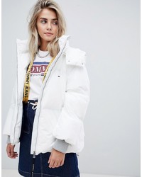 Женская белая куртка-пуховик от Tommy Jeans