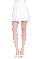 Белая мини-юбка со складками