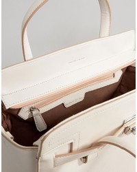 Женская белая сумка от Fiorelli