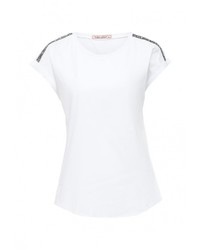 Женская белая футболка от Chic Chic