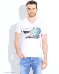 Мужская белая футболка от GUESS