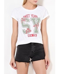 Женская белая футболка от Sweet Years