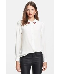 Белая шелковая блуза на пуговицах с украшением