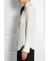 Белая шелковая блуза на пуговицах с украшением от Alexander McQueen