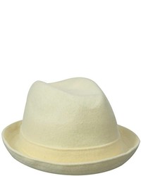 Белая шерстяная шляпа