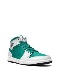Мужские бело-зеленые кожаные высокие кеды от Jordan