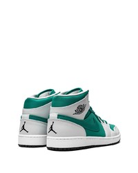 Мужские бело-зеленые кожаные высокие кеды от Jordan