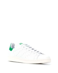 Мужские бело-зеленые кожаные низкие кеды от adidas