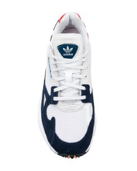 Женские бело-красно-синие кроссовки от adidas