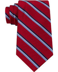 Бело-красно-синий галстук в вертикальную полоску