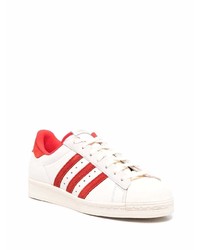 Мужские бело-красные кожаные низкие кеды от adidas