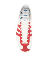Мужские бело-красные низкие кеды из плотной ткани от adidas