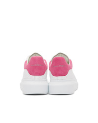 Женские бело-розовые кожаные низкие кеды от Alexander McQueen