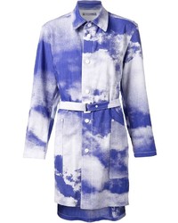 Женское бело-синее пальто с принтом от Issey Miyake