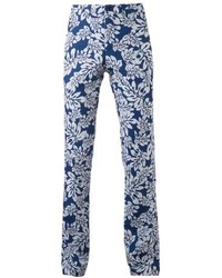 Бело-синие брюки чинос с цветочным принтом