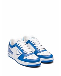 Мужские бело-синие кожаные низкие кеды от Prada