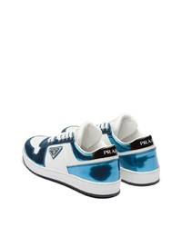 Мужские бело-синие кожаные низкие кеды от Prada