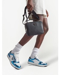 Мужские бело-синие кожаные низкие кеды от Prada