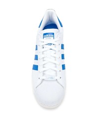 Мужские бело-синие кожаные низкие кеды от adidas