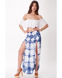 Бело-синяя длинная юбка с разрезом