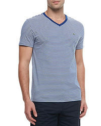 Бело-темно-синяя футболка с v-образным вырезом в горизонтальную полоску