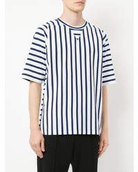 Мужская бело-темно-синяя футболка с круглым вырезом в вертикальную полоску от CK Calvin Klein
