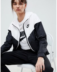 Женская бело-черная ветровка с принтом от Nike