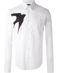 Мужская бело-черная классическая рубашка с принтом от McQ by Alexander McQueen