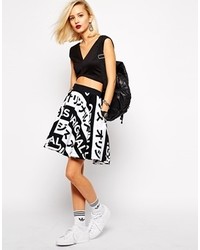 Бело-черная короткая юбка-солнце с принтом от adidas