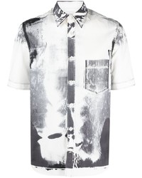 Мужская бело-черная рубашка с коротким рукавом с принтом от Alexander McQueen
