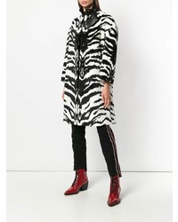 Женское бело-черное пальто в горизонтальную полоску от Alexander McQueen