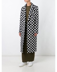 Женское бело-черное пальто в клетку от Courreges