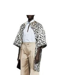 Бело-черное пальто с леопардовым принтом