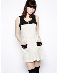 Бело-черное платье прямого кроя от Pop Boutique