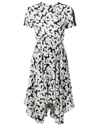 Бело-черное платье с плиссированной юбкой с цветочным принтом от A.L.C.