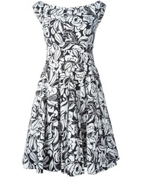 Бело-черное платье с плиссированной юбкой с цветочным принтом от Blumarine