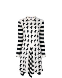 Бело-черное платье-свитер с узором "гусиные лапки" от MSGM