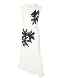 Бело-черное платье-футляр с цветочным принтом от Narciso Rodriguez