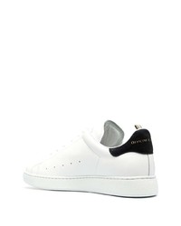 Мужские бело-черные кожаные низкие кеды от Officine Creative