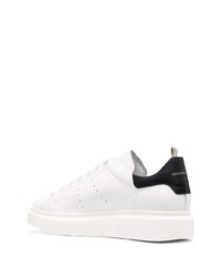 Мужские бело-черные кожаные низкие кеды от Officine Creative