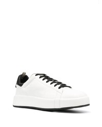 Мужские бело-черные кожаные низкие кеды от Officine Creative