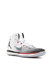 Мужские бело-черные кроссовки от Jordan