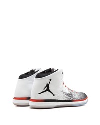 Мужские бело-черные кроссовки от Jordan