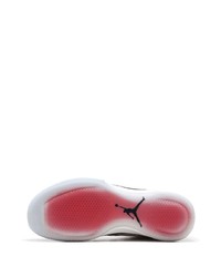 Мужские бело-черные кроссовки от Jordan