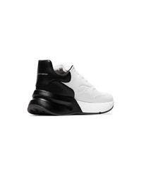 Женские бело-черные кроссовки от Alexander McQueen