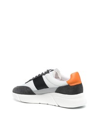 Мужские бело-черные кроссовки от Axel Arigato