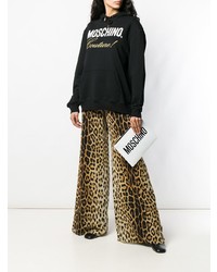 Бело-черный кожаный клатч с принтом от Moschino